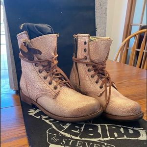 Freebird by Steven Manchester Boots Size 9 in Pink Multi